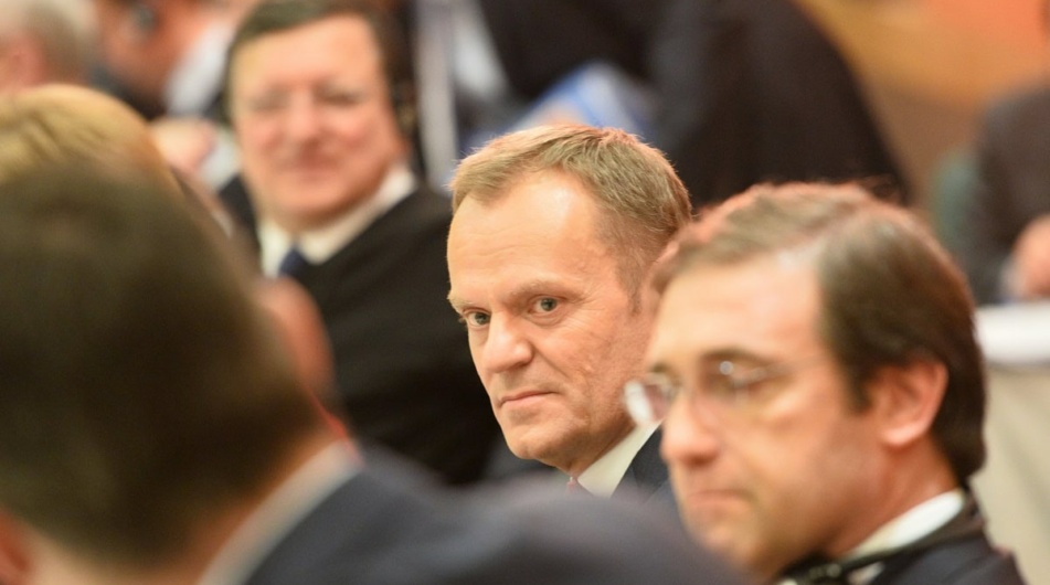 Nagła zmiana: Premier Tusk odwołuje Rzecznika Finansowego przed końcem kadencji!