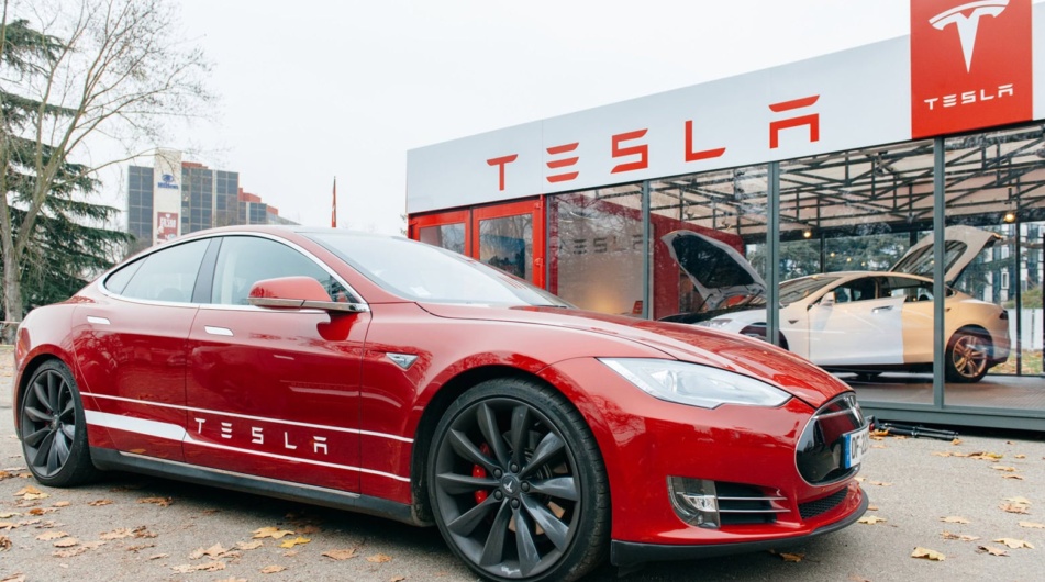 Tesla mocno traci pozycję w kraju zakochanym w elektrykach!